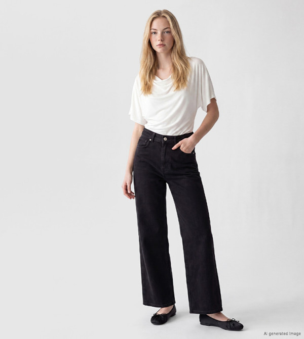 Washed Wide Fit Jeans