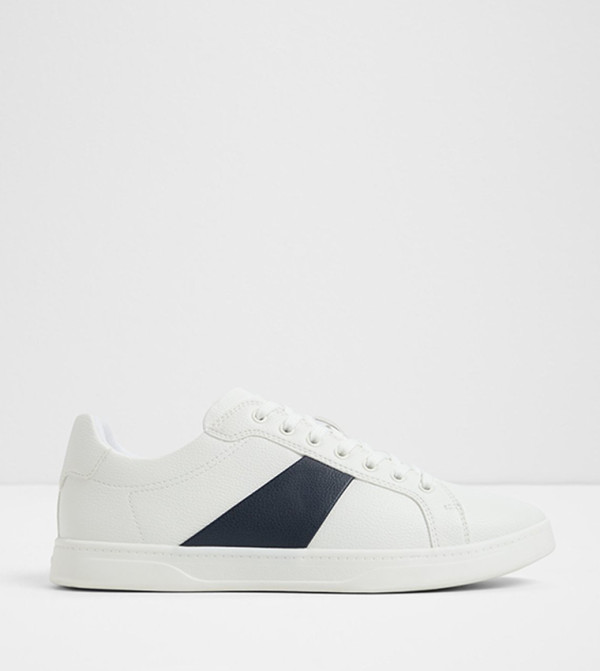OZZY Round Toe Lace-Up Sneakers