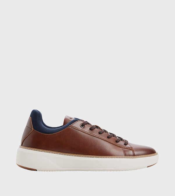 PEDERSON Textured Round Toe Low Top Sneakers