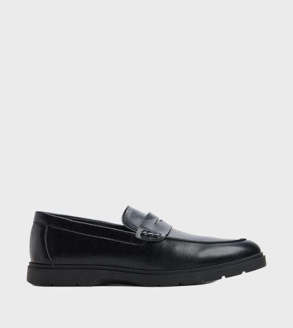 PORTSLIDE Textured Round Toe Loafers
