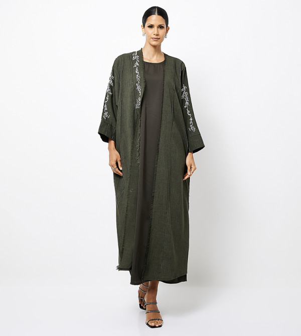 عباية مطرزة بأكمام طويلة 