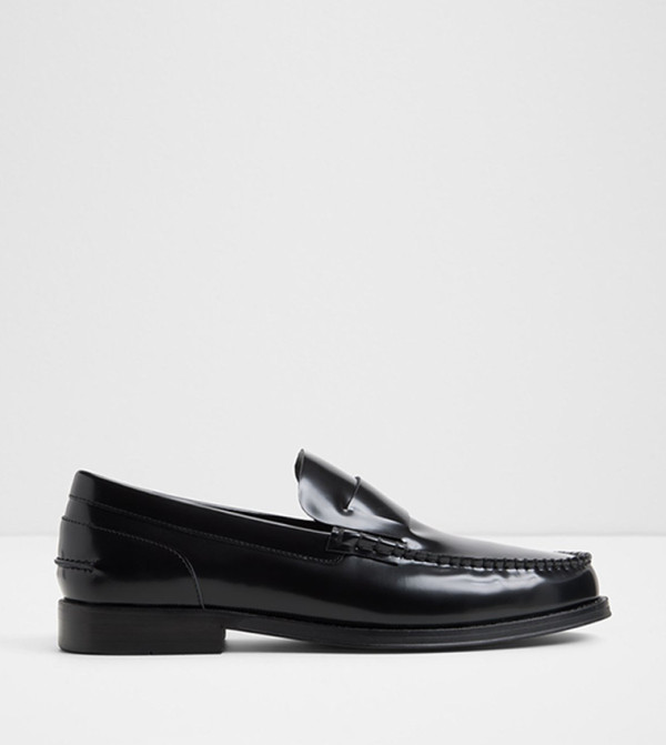 TIDES Glossy Loafers