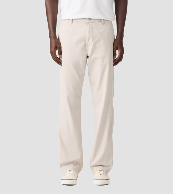 بنطلون تشينو بخصر متوسط وقصة مريحة 