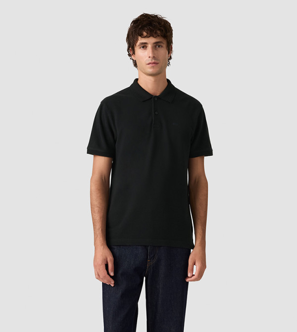 تيشيرت بولو مطرز بشعار وكم قصير