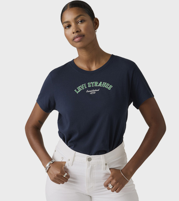 تيشيرت مطرز بشعار وكم قصير