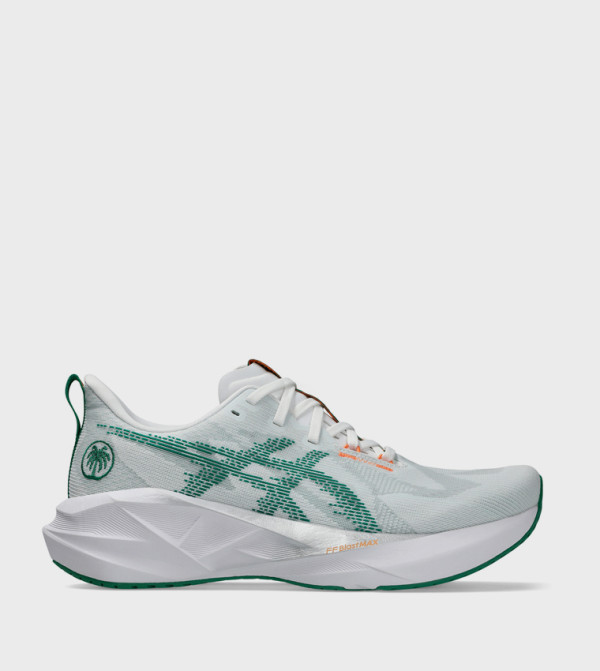 NOVABLAST 5 Lace Up Running Shoes