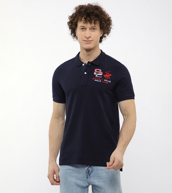 تيشيرت بتطريز شعار وكم قصير 