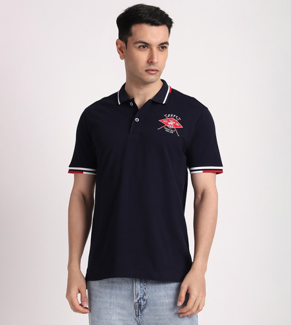 تيشيرت بتطريز شعار وكم قصير 