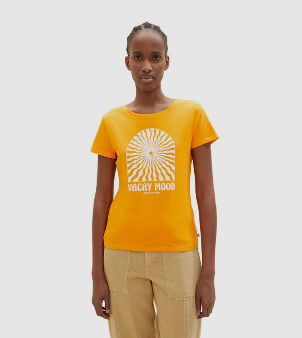 تيشيرت بياقة مستديرة وطبعة