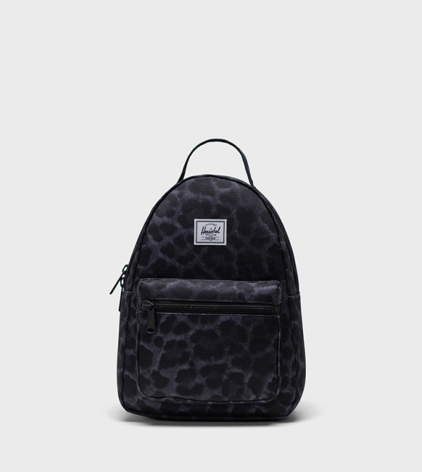 حقيبة ظهر صغيرة بشعار العلامة التجارية 