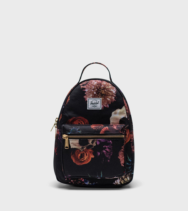 حقيبة ظهر صغيرة بطبعة