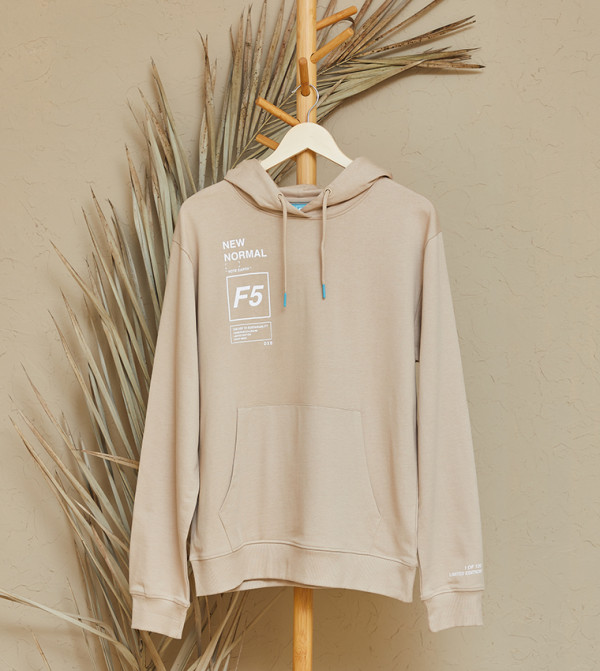 هودي كبير الحجم بطبعة أمامية وخلفية - رملي