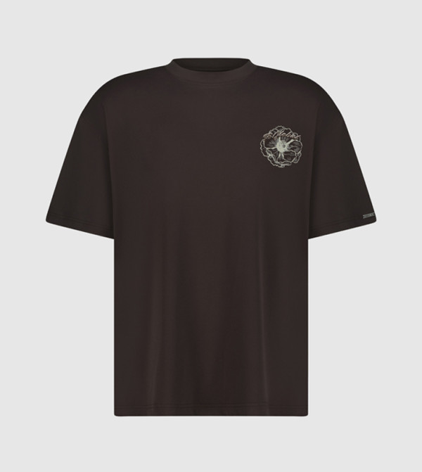 تيشيرت رياضي بطبعة 