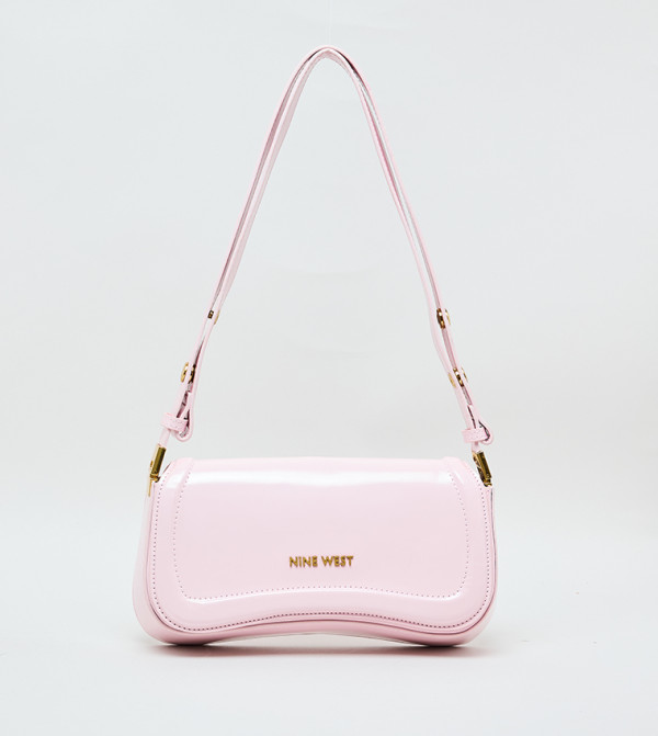 شنطة كتف نسائية بشعار 