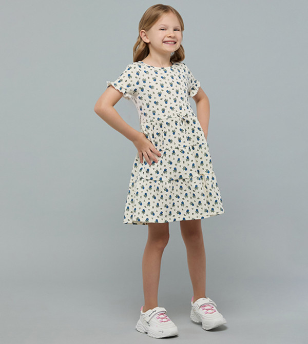 فستان طبقات بقبة مستديرة وكم قصير 