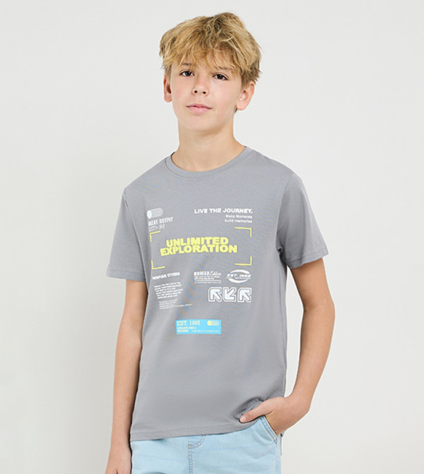 تيشيرت كم قصير بقبة مستديرة وطبعة