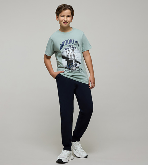 تيشيرت كم قصير بقبة مستديرة وطبعة