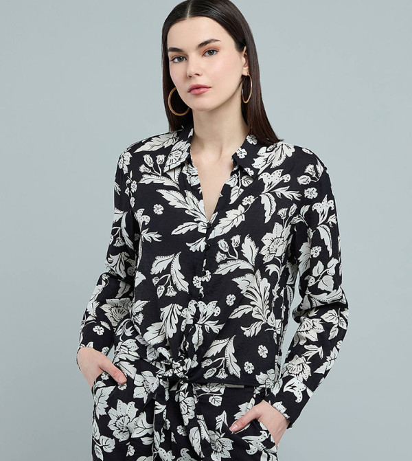 قميص بقبة كلاسيكية وكم طويل 