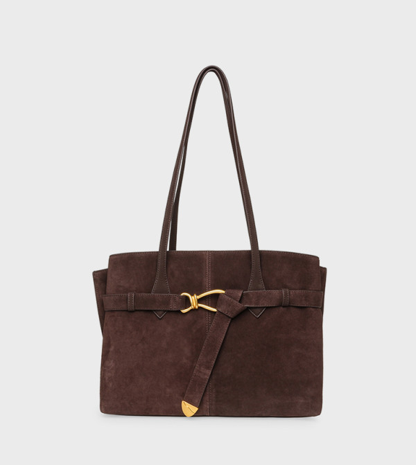 حقيبة كتف مزينة بإكسسوارات