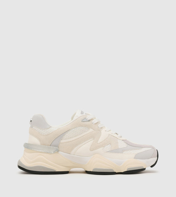 سنيكرز لونين برقبة قصيرة 