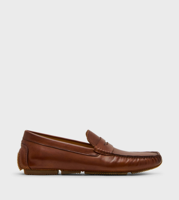 EVARISTO Textured Round Toe Loafers