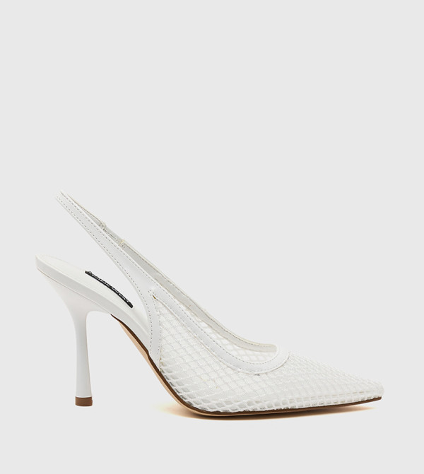 حذاء كعب شبكي بمقدمة مدببة وحزام خلفي