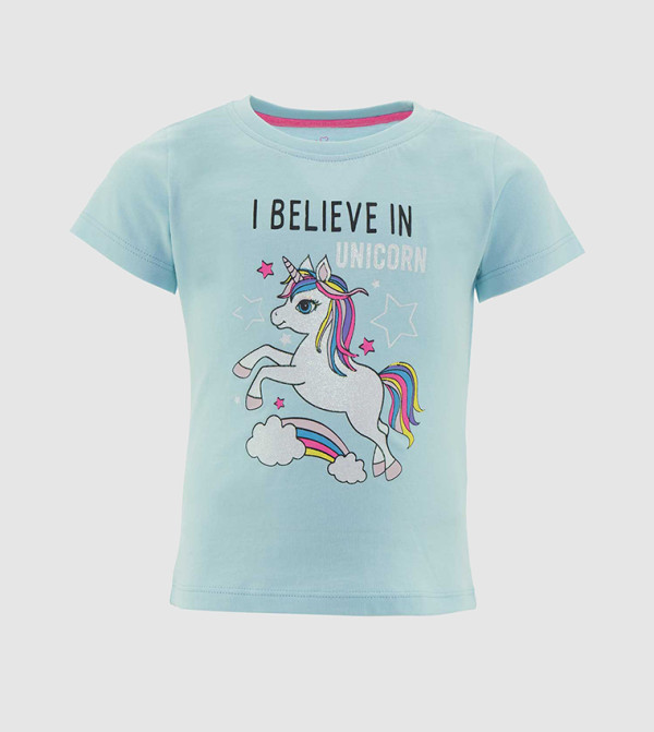 تي شيرت بأكمام قصيرة