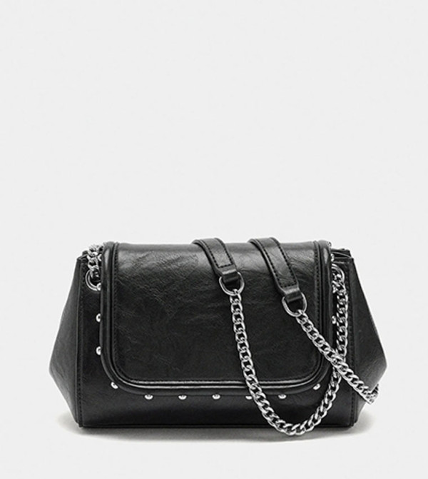 شنطة كتف بغطاء مزينة