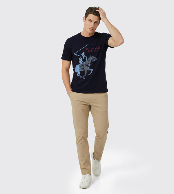 تيشيرت بقبة مستديرة بشعار