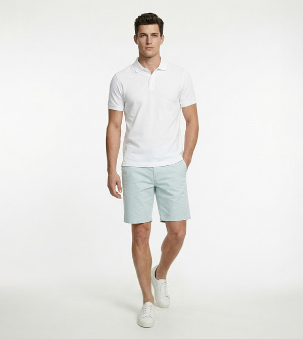 شورت سادة بأزرار