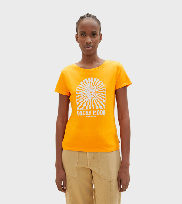 تيشيرت بطبعة وياقة مستديرة 