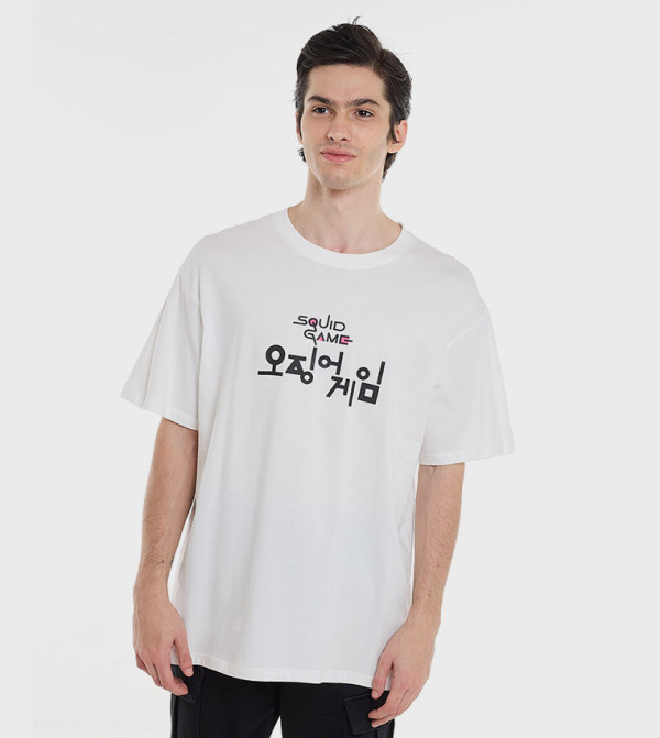 تيشيرت مستوحى من لعبة الحبار بأكمام قصيرة