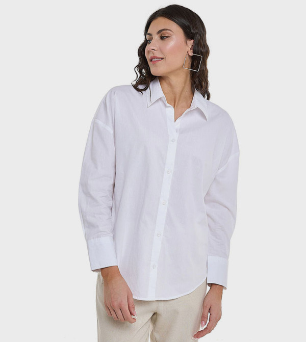 قميص سادة بياقة كلاسيكية وأكمام طويلة  