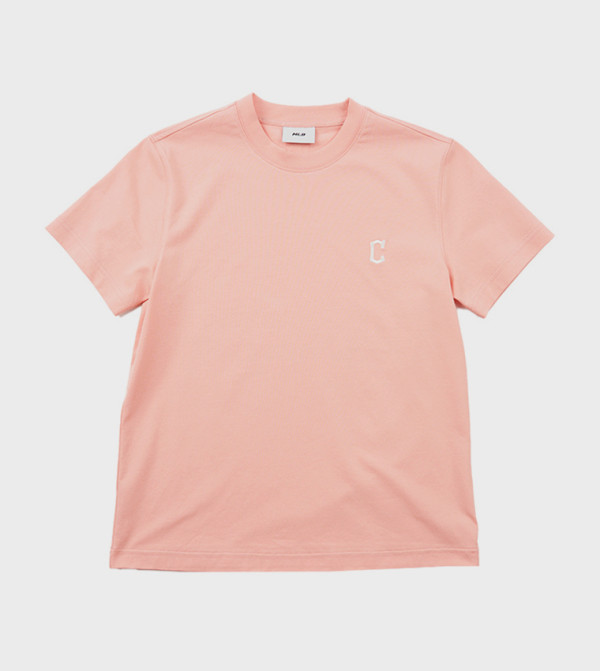 تيشيرت بأكمام قصيرة مزين بالشعار 