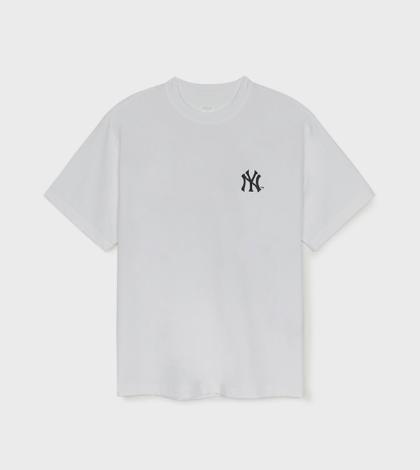 تيشيرت واسع بطبعة كم قصير 