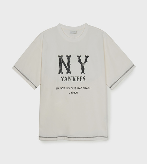 تيشيرت واسع بأكمام قصيرة بطبعة