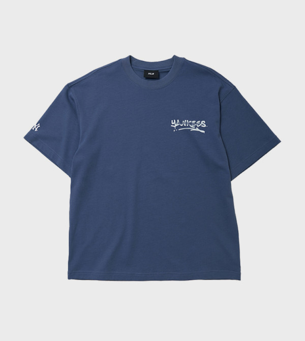 تيشيرت واسع بأكمام قصيرة بطبعة