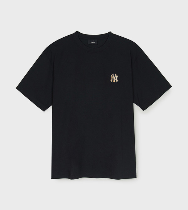 تيشيرت واسع بأكمام قصيرة  وطبعة خلفية