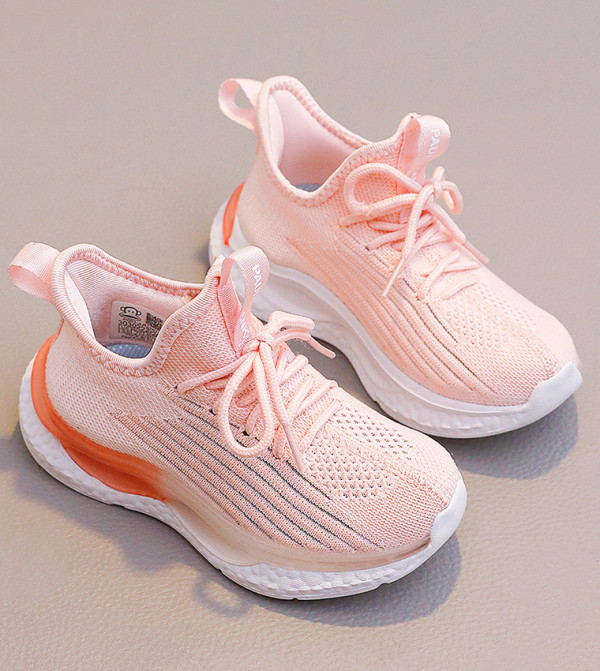 حذاء رياضي بمقدمة دائرية ورباط