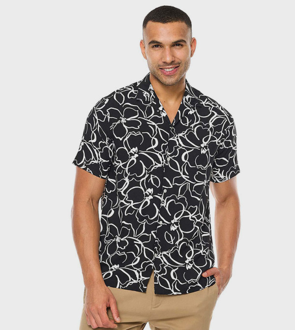 Patterned Shirt with Revere Collar and Short Sleeves