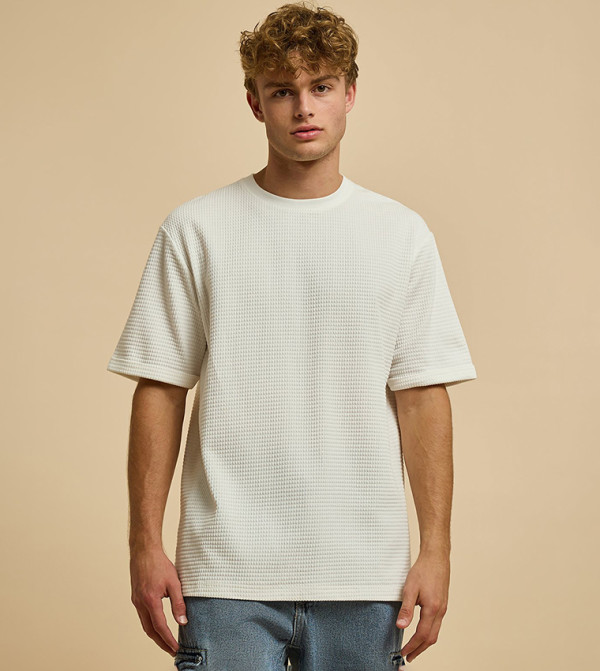 تيشيرت برقبة مستديرة وكم قصير