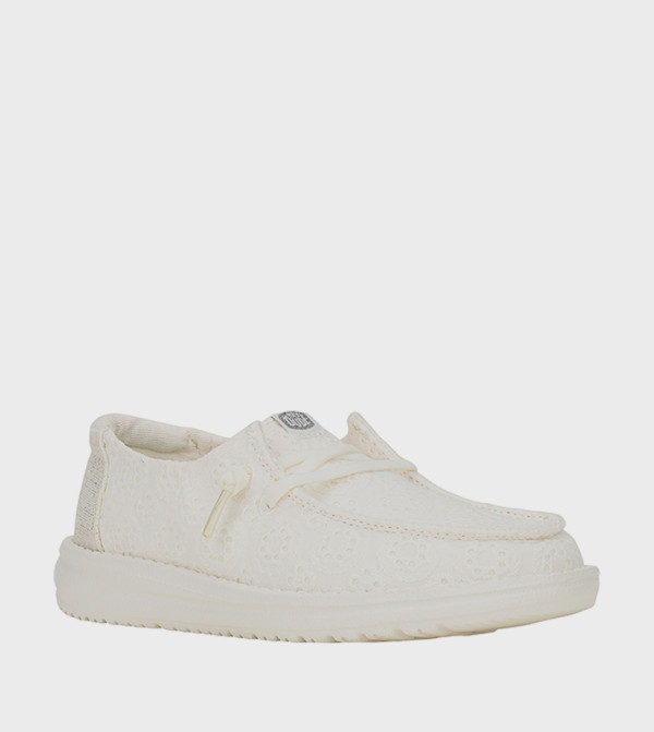 WENDY Y Eyelet Lace Slip-On Shoes