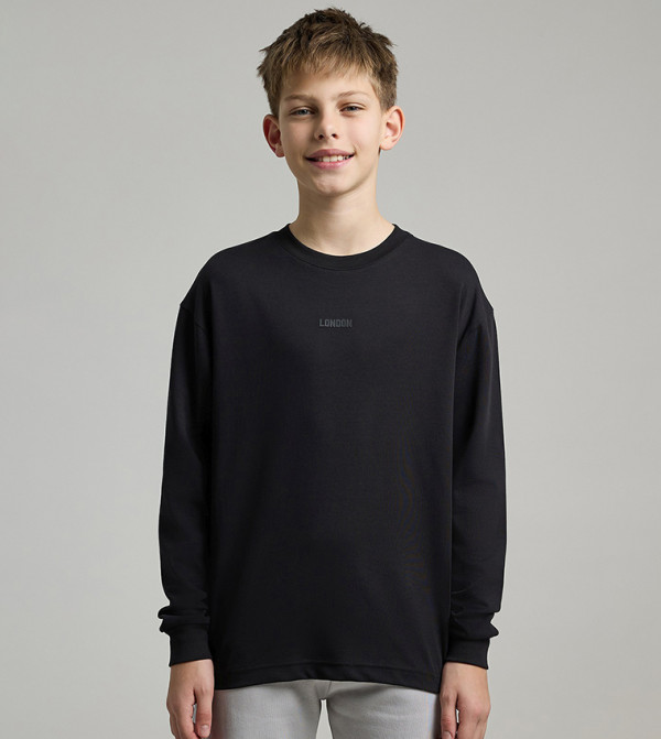 تيشيرت كم طويل بطبعة برقبة مستديرة 