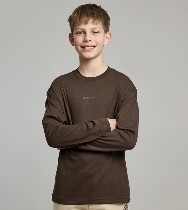 تيشيرت كم طويل بطبعة برقبة مستديرة 