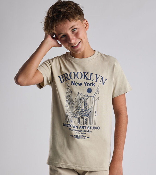 Graphic Print T-Shirt with Crew Neck and Short Sleeves