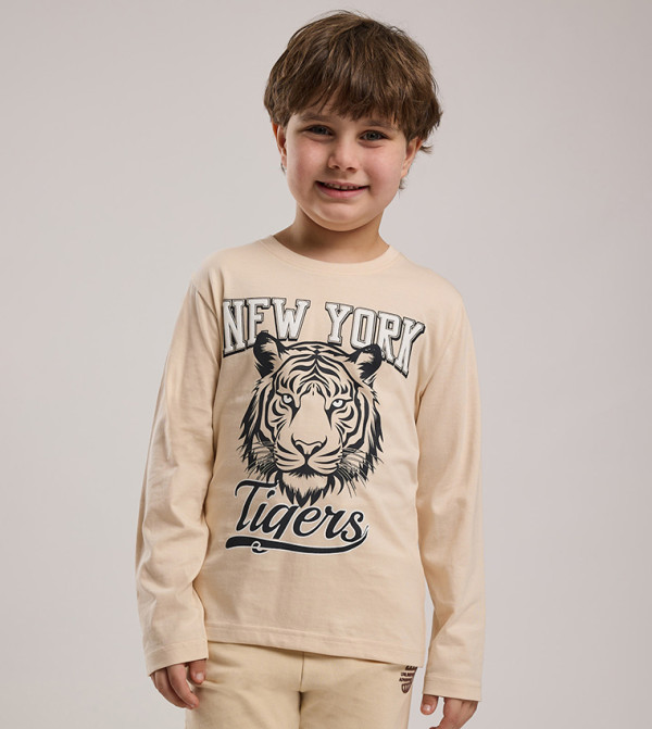 Graphic Print T-Shirt with Crew Neck and Long Sleeves