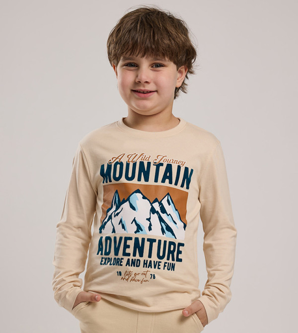 Graphic Print T-Shirt with Crew Neck and Long Sleeves