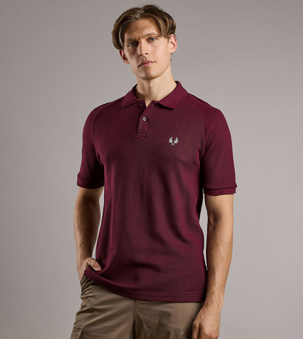 تيشيرت بولو بكم قصير وشعار 