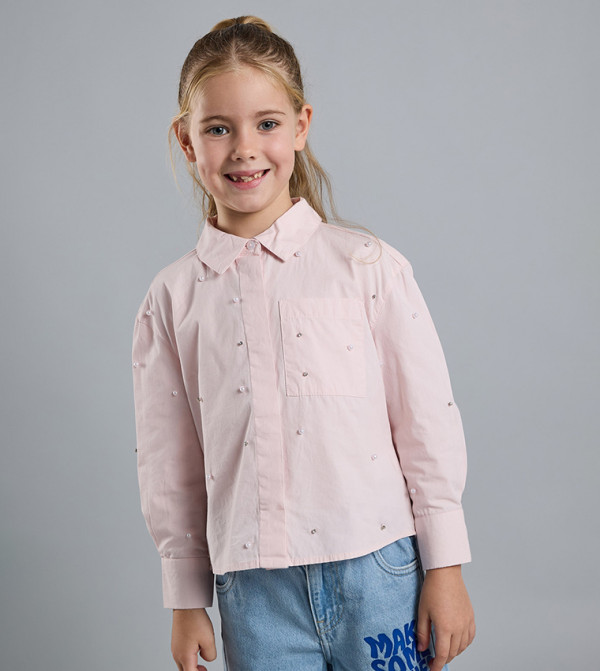 قميص بياقة كلاسيكية وأكمام طويلة