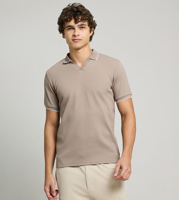 تيشيرت بولو مطرز كم قصير